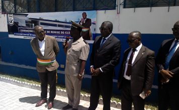 Le maire Georges Philippe Ezaley offre un nouveau centre de santé urbain à sa population