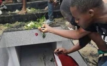 Cimetière de Wiliamsville : les chinois mis à l’écart à l’enterrement, ont préféré déterrer le corps de l’artiste, ouvert le cercueil et vérifié le corps