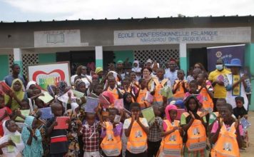 Rentrée Scolaire : L’ONG “Nklo Bakan” fait don aux écoles confessionnelles.