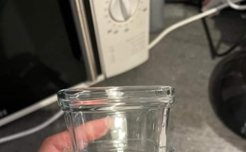 Un groupe de médecins japonais a confirmé que l’ *EAU CHAUDE* est 100% efficace pour résoudre certains problèmes de santé
