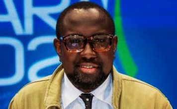 Le présentateur télé JeanPaul Adomon : Une voix qui compte dans le paysage médiatique africain