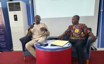 Serge DIAKITE (à droite) et le président de YALI Alumni Côte d'Ivoire