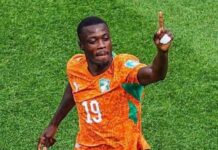 Hervé Renard tend la main à Nicolas Pépé