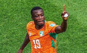 Hervé Renard tend la main à Nicolas Pépé